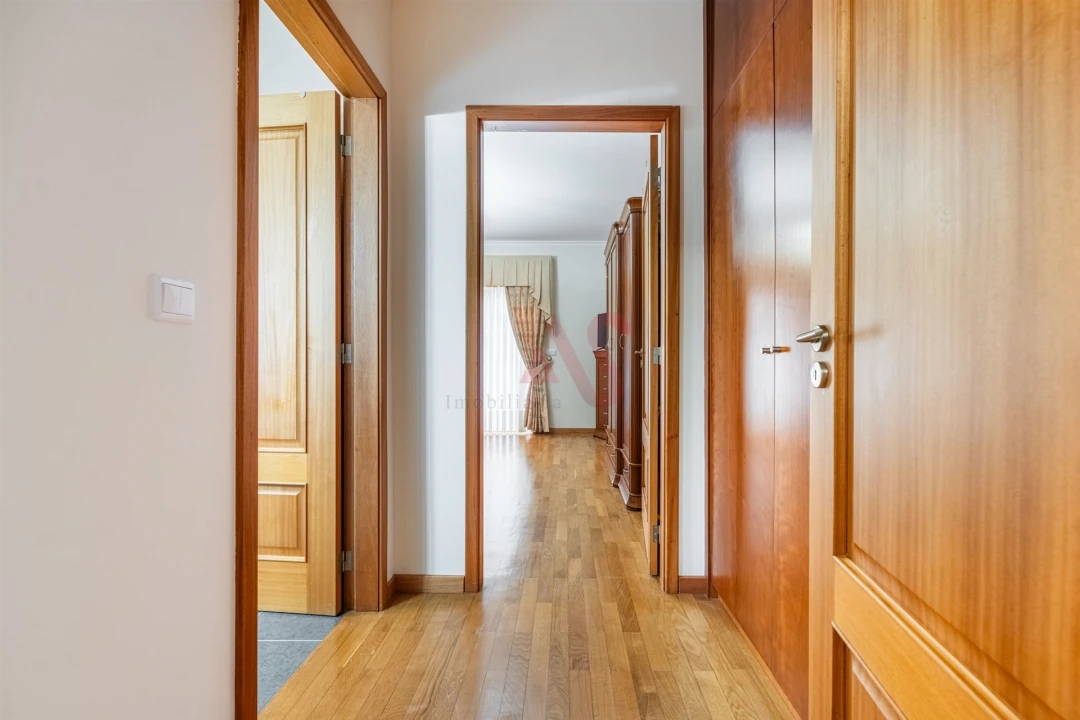 Moradia T5 para Venda em Medelo Foto 15