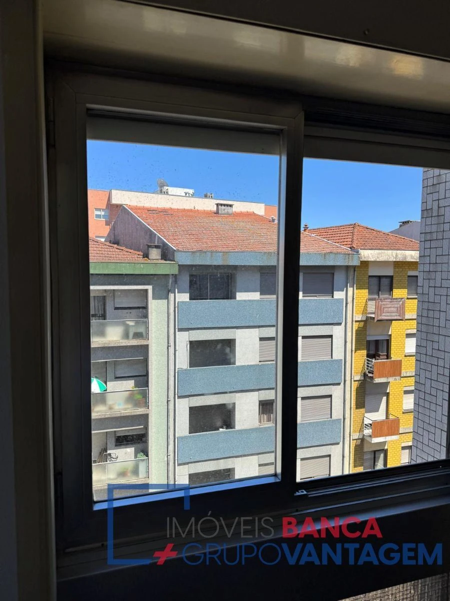 Apartamento T1 para Venda em Paranhos Foto 3