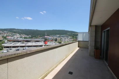 Apartamento T3 para Arrendamento em Nogueira, Fraião e Lamaçães