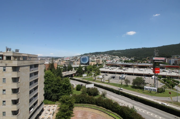 Apartamento T3 para Arrendamento em Nogueira, Fraião e Lamaçães Foto 36