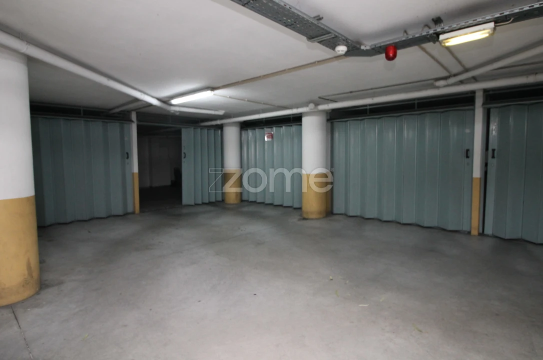 Apartamento T3 para Arrendamento em Nogueira, Fraião e Lamaçães Foto 42