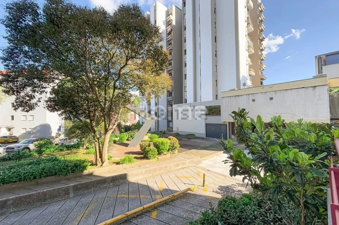 Apartamento T4 para Venda em Alfragide Foto 12