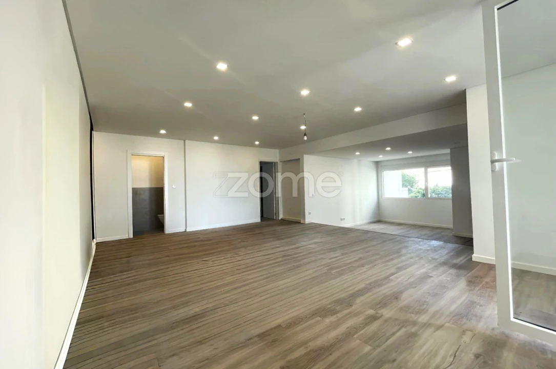 Apartamento T4 para Venda em Alfragide Foto 22