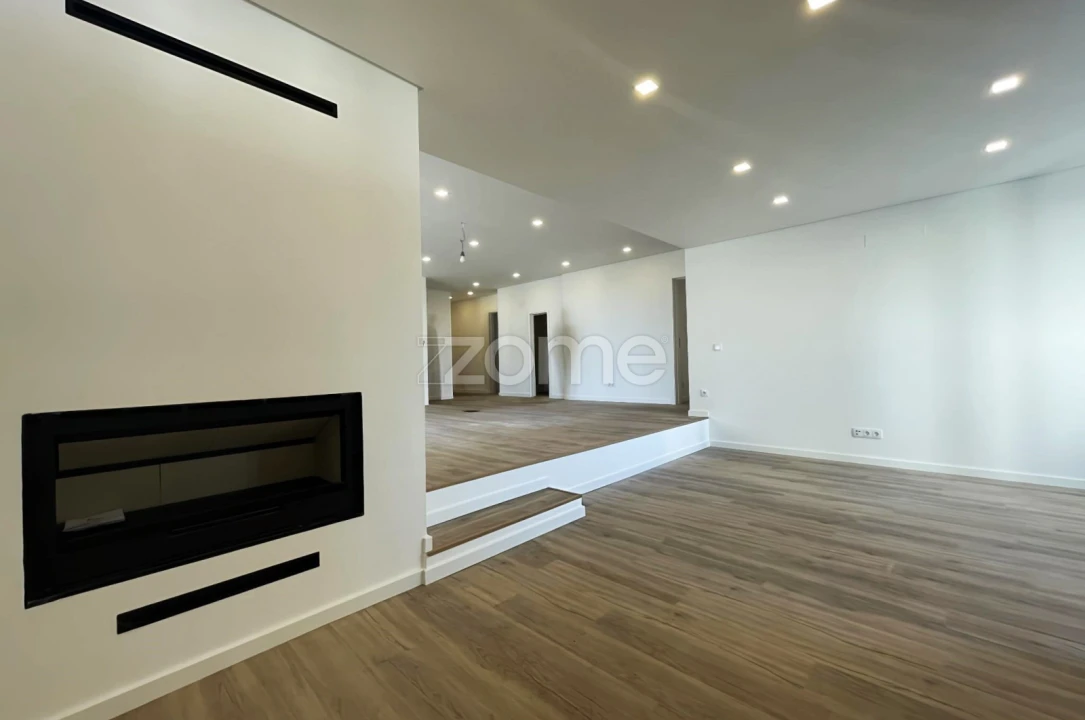 Apartamento T4 para Venda em Alfragide Foto 1