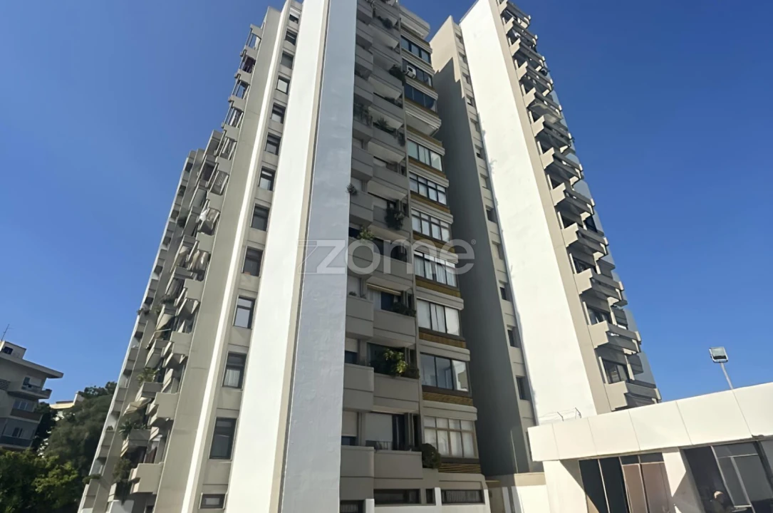 Apartamento T4 para Venda em Alfragide Foto 4