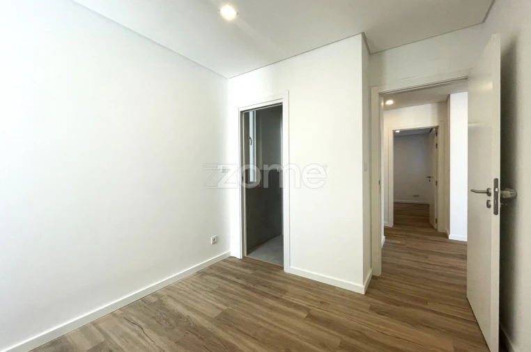 Apartamento T4 para Venda em Alfragide Foto 32