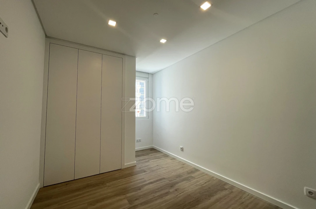 Apartamento T4 para Venda em Alfragide Foto 29