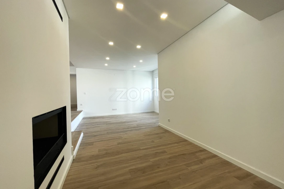 Apartamento T4 para Venda em Alfragide Foto 18