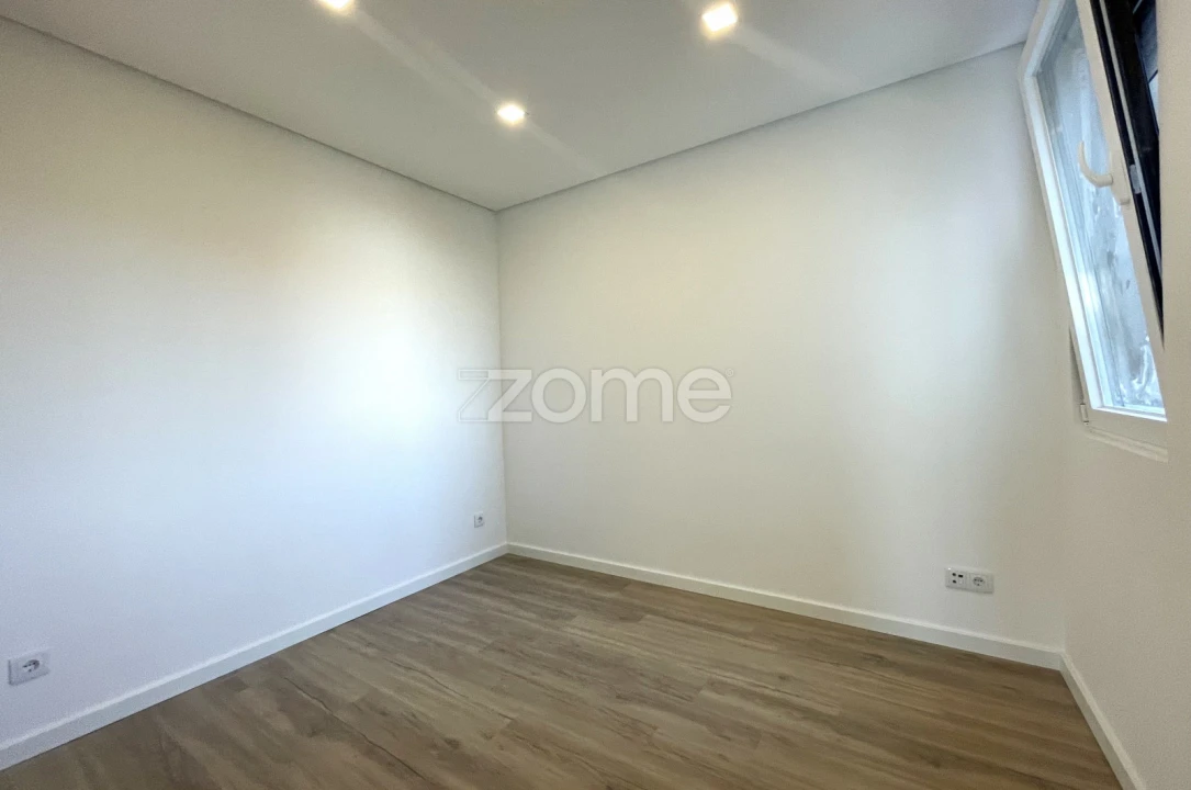 Apartamento T4 para Venda em Alfragide Foto 37