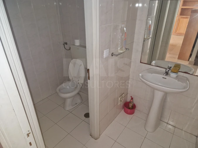 Loja para Arrendamento em Alenquer (Santo Estêvão e Triana) Foto 8