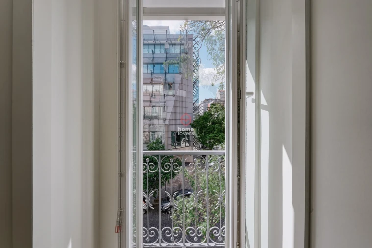 Apartamento T2 para Venda em Avenidas Novas Foto 2