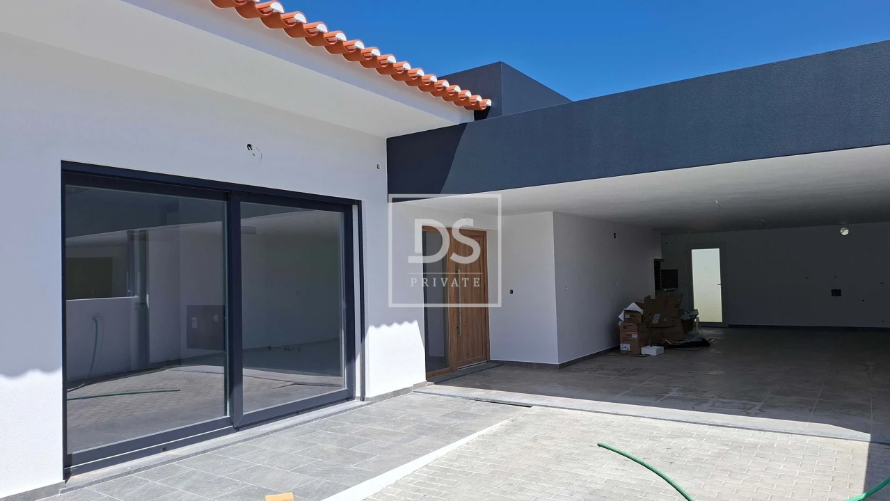 Moradia T3 para Venda em Santo Isidoro Foto 3