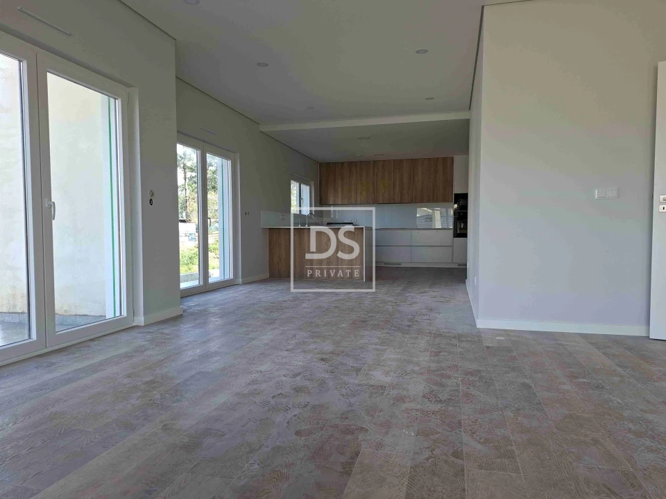 Moradia T4 para Venda em Santo Isidoro Foto 4