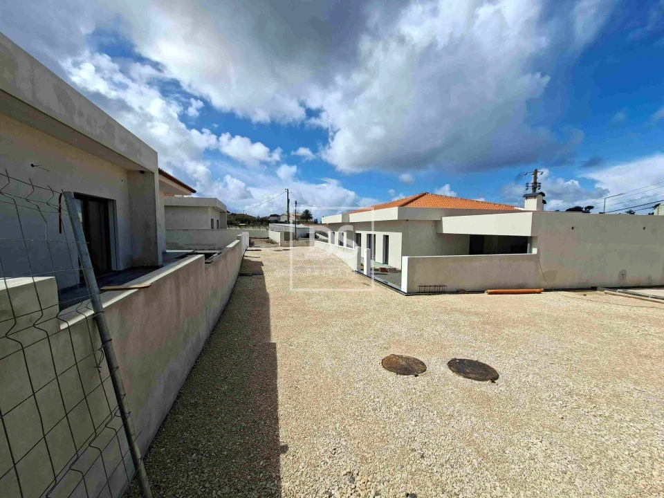 Moradia T4 para Venda em Santo Isidoro Foto 23