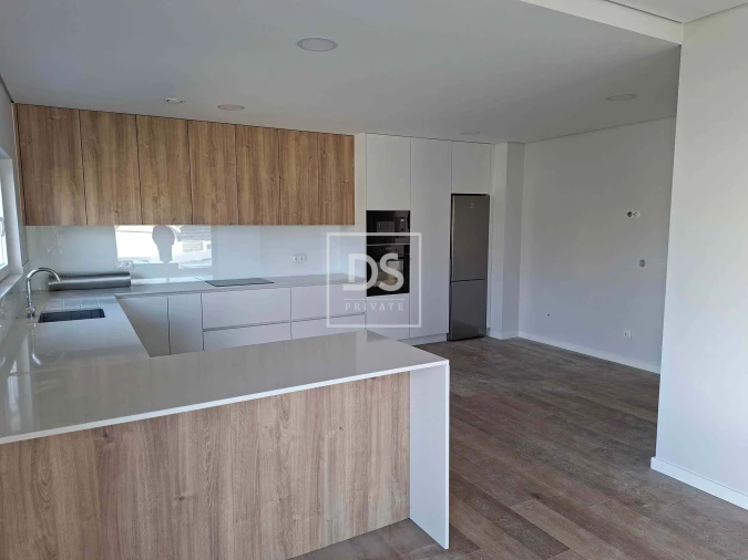 Moradia T4 para Venda em Santo Isidoro Foto 2