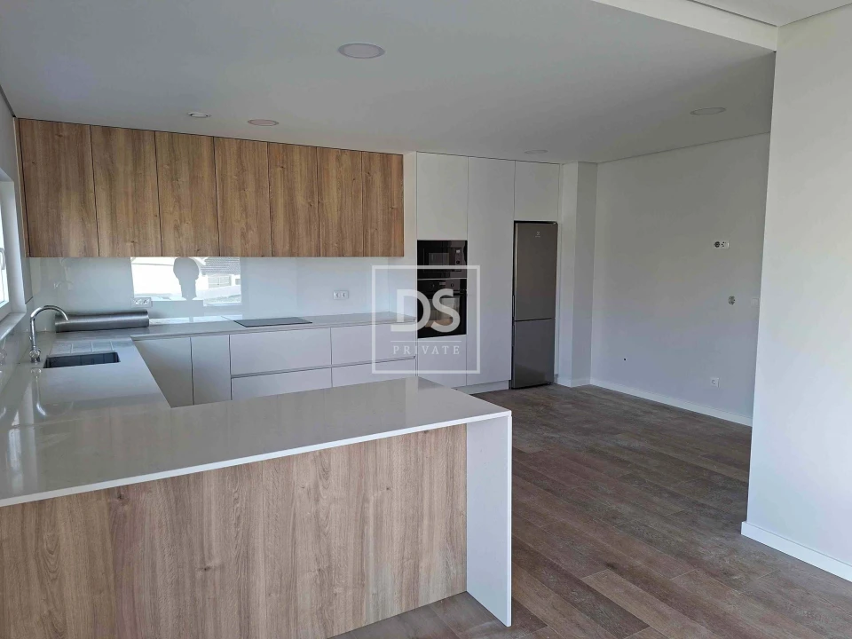 Moradia T4 para Venda em Santo Isidoro Foto 2