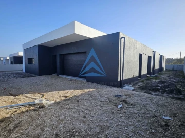 Moradia T4 para Venda em Tornada e Salir do Porto