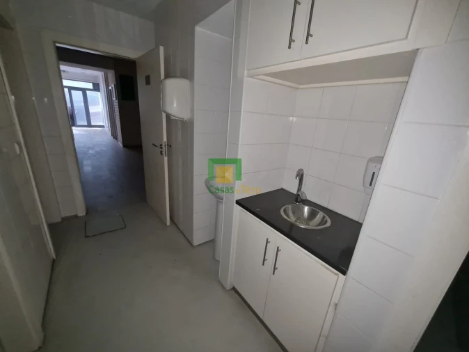 Loja para Venda em Estreito de Camara de Lobos Foto 10