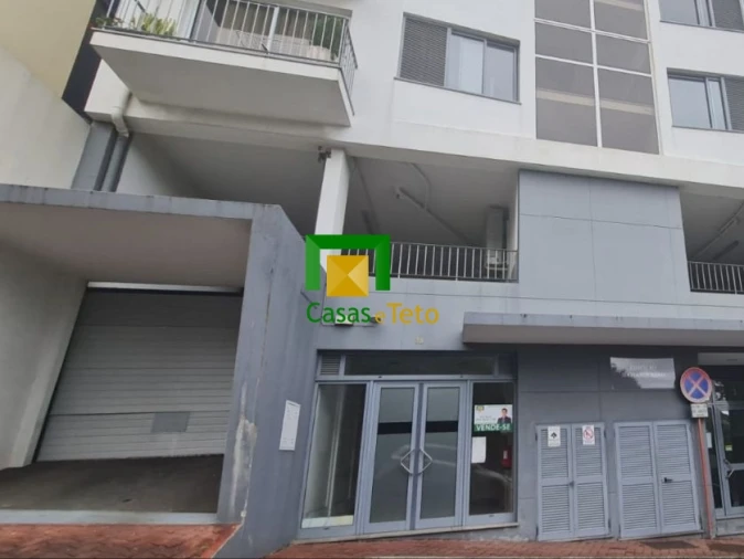 Loja para Venda em Estreito de Camara de Lobos