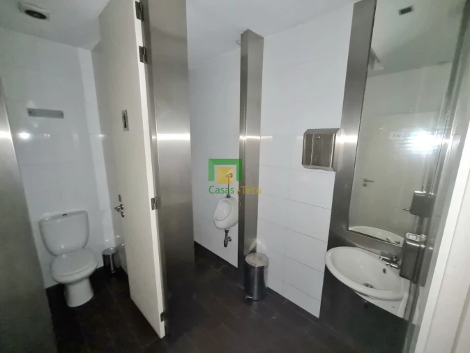 Loja para Venda em Estreito de Camara de Lobos Foto 8