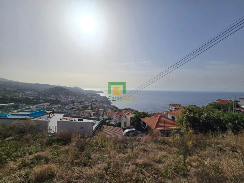 Terreno para Venda em Camara de Lobos Foto 1