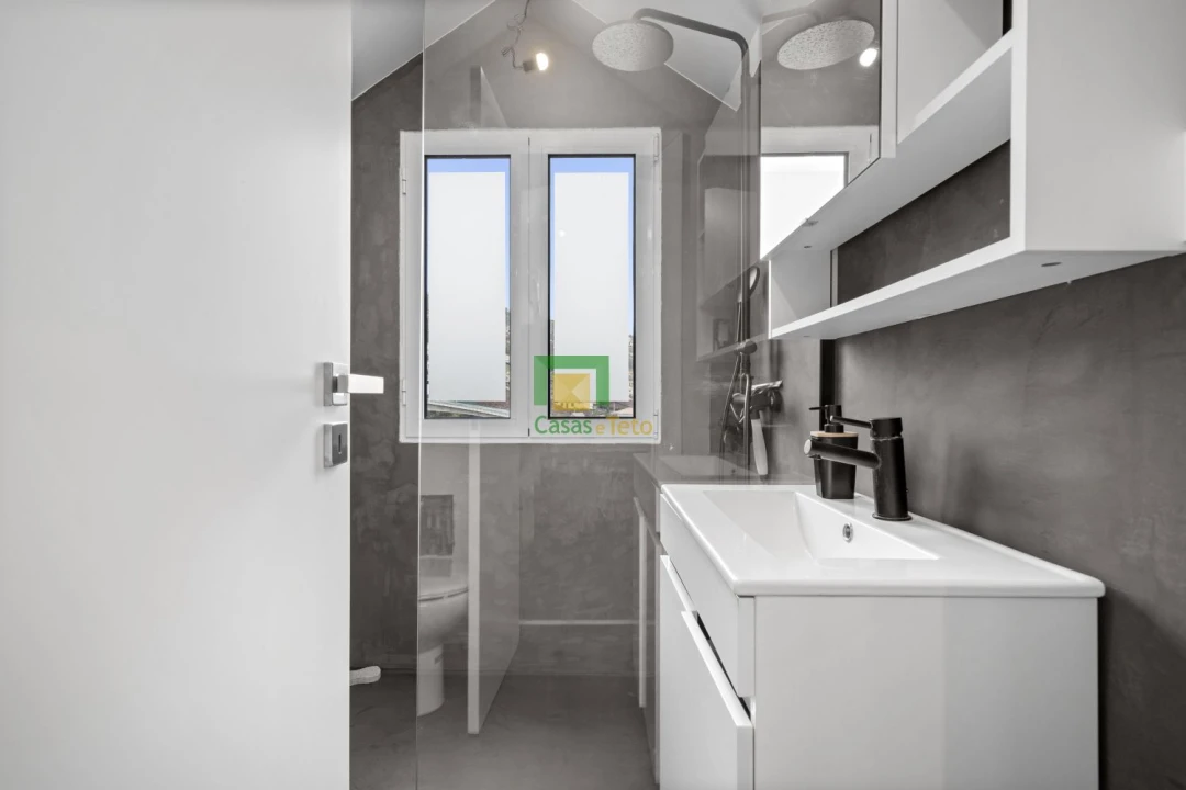 Quinta T4 para Venda em Estreito de Camara de Lobos Foto 27