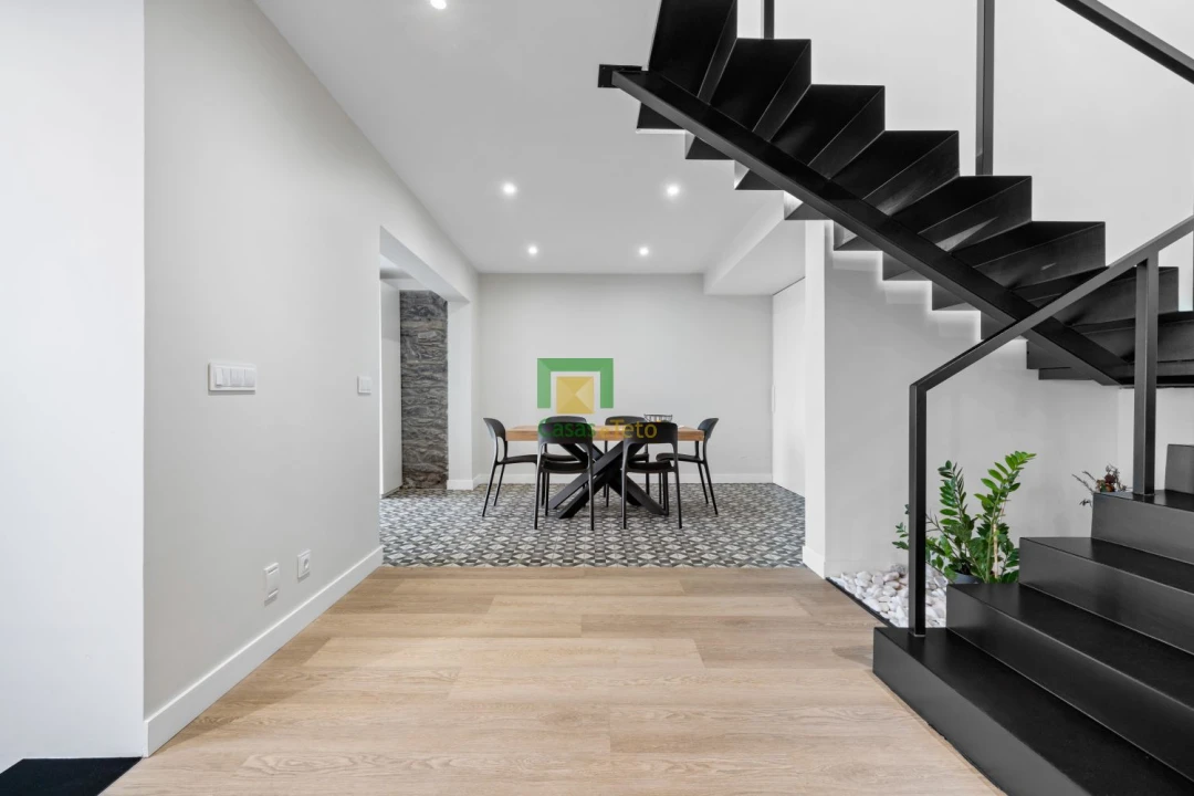 Quinta T4 para Venda em Estreito de Camara de Lobos Foto 2