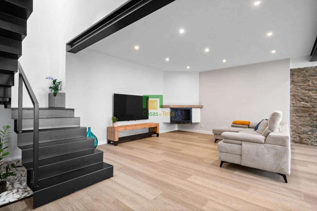 Quinta T4 para Venda em Estreito de Camara de Lobos Foto 3