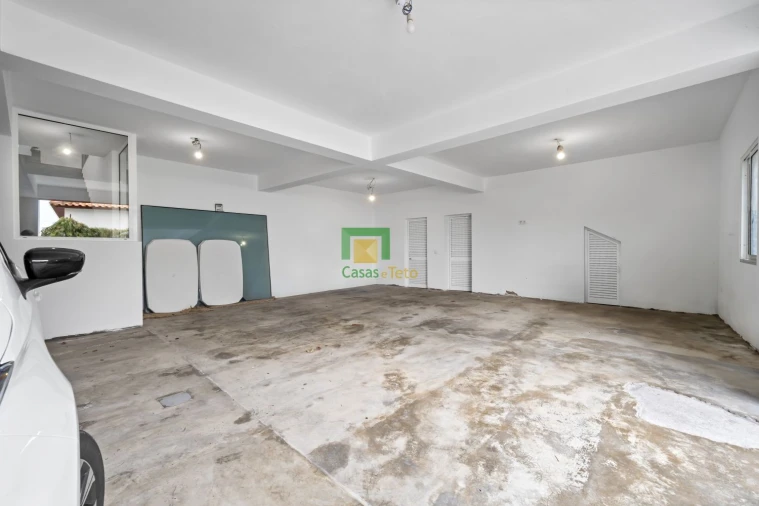 Quinta T4 para Venda em Estreito de Camara de Lobos Foto 13