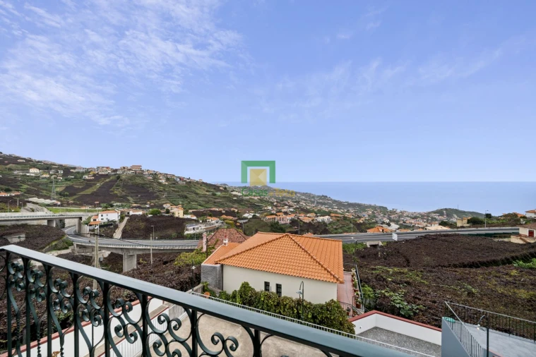 Quinta T4 para Venda em Estreito de Camara de Lobos Foto 29