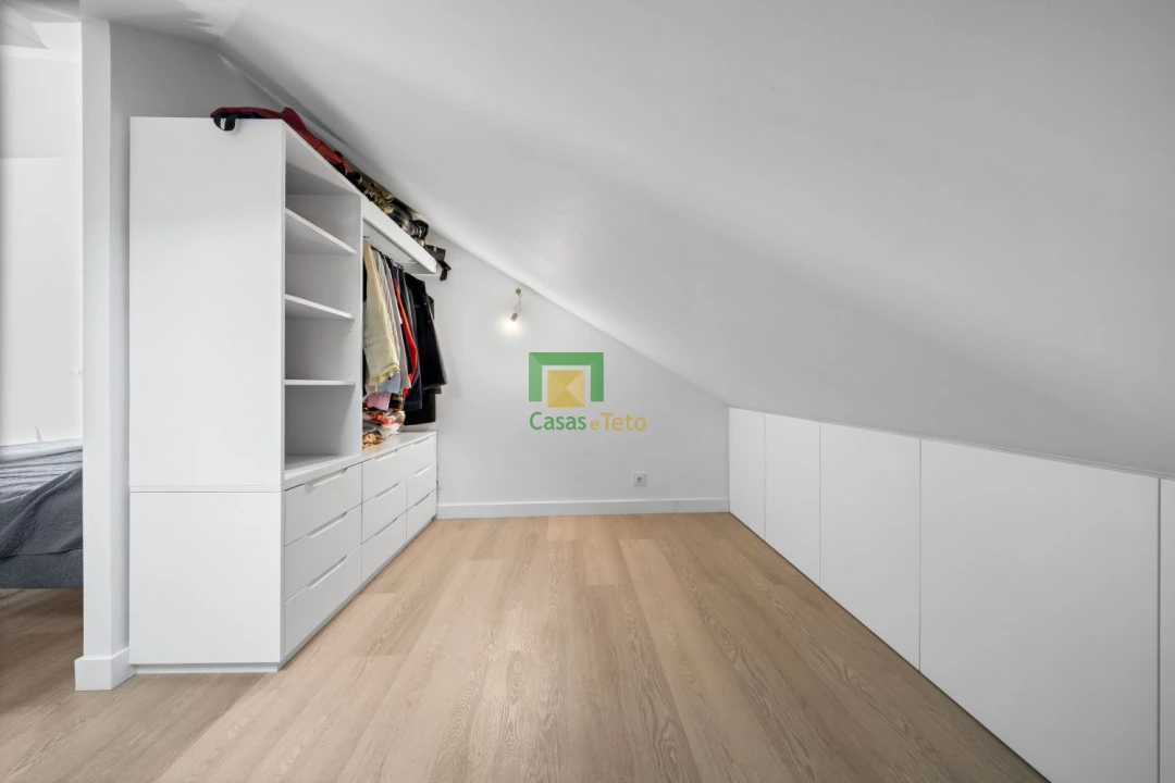 Quinta T4 para Venda em Estreito de Camara de Lobos Foto 28