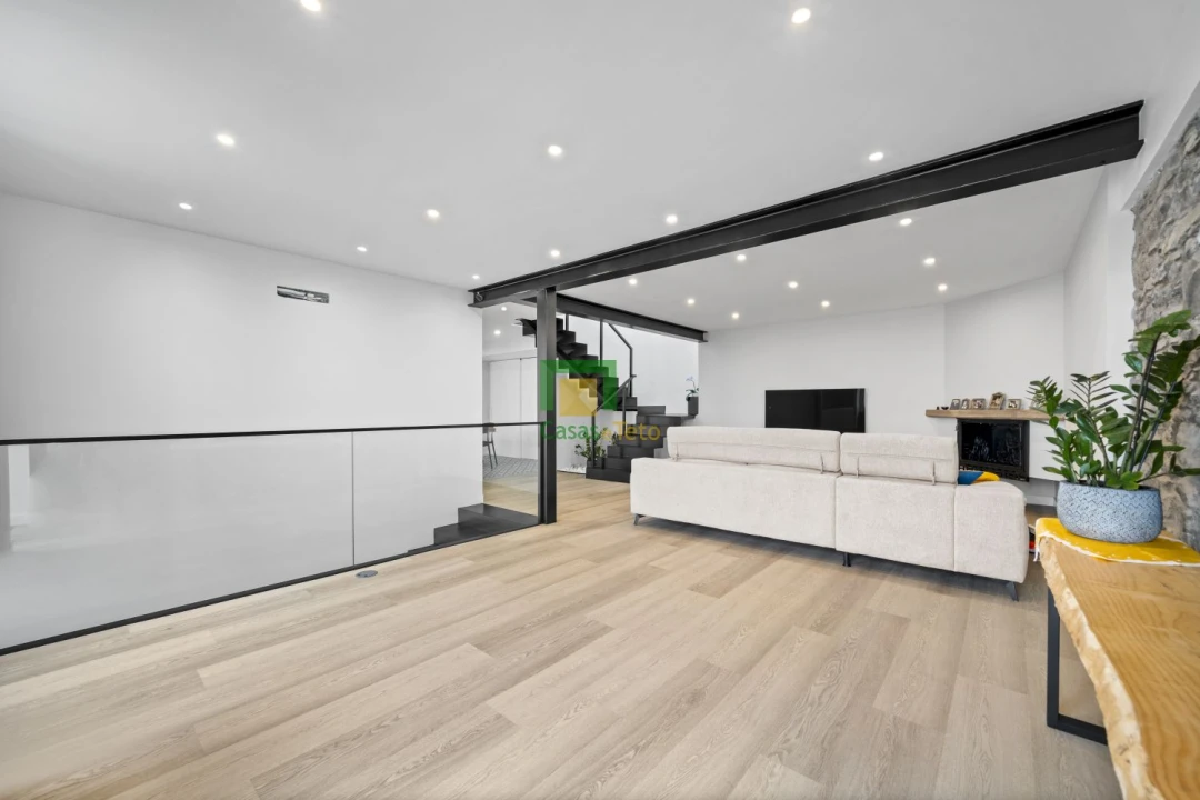 Quinta T4 para Venda em Estreito de Camara de Lobos Foto 12