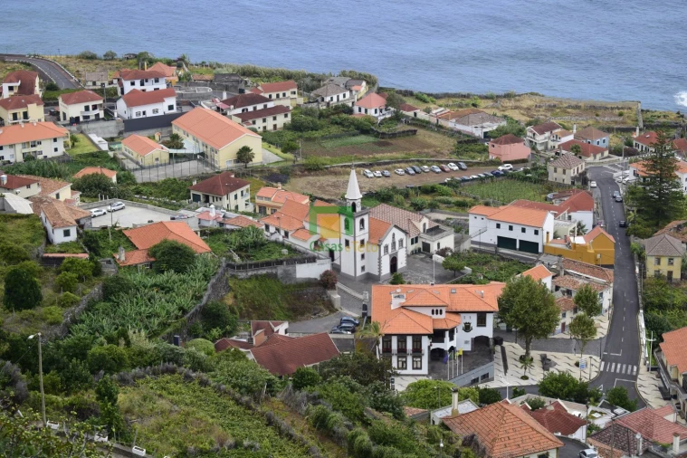 Terreno para Venda em Porto Moniz Foto 3