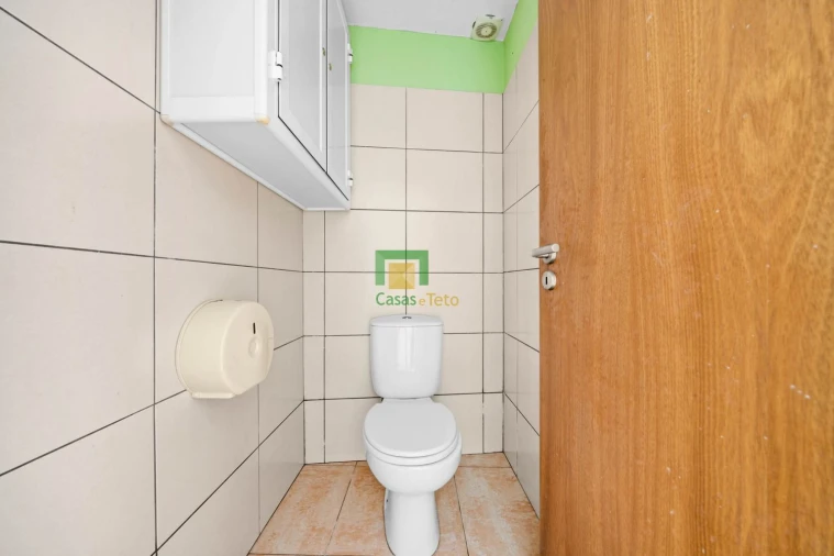 Loja para Venda em Caniço Foto 9