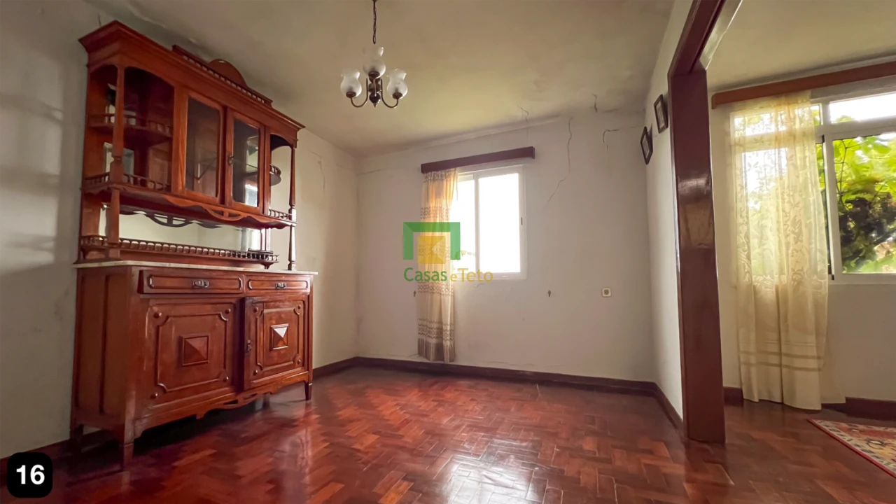 Moradia T4 para Venda em Estreito de Camara de Lobos Foto 33