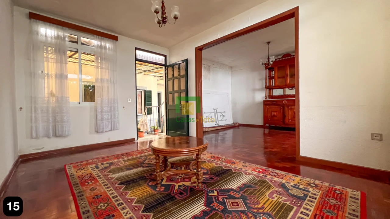 Moradia T4 para Venda em Estreito de Camara de Lobos Foto 36