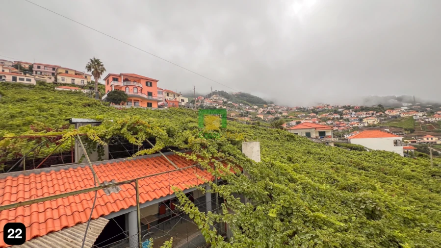 Moradia T4 para Venda em Estreito de Camara de Lobos Foto 27