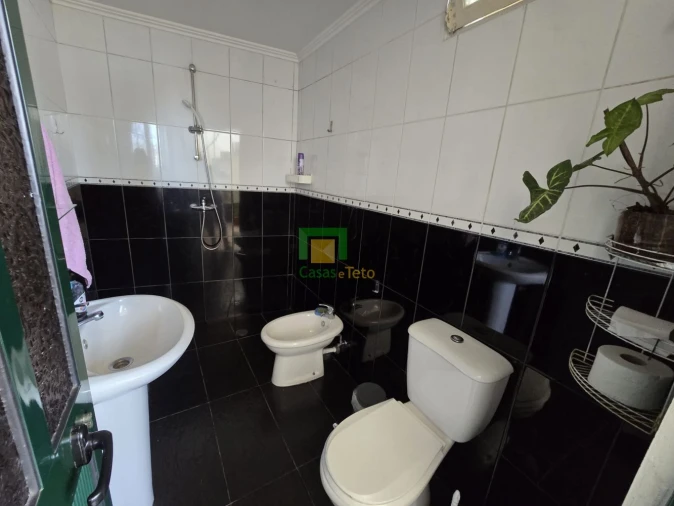 Moradia T4 para Venda em Estreito de Camara de Lobos Foto 17