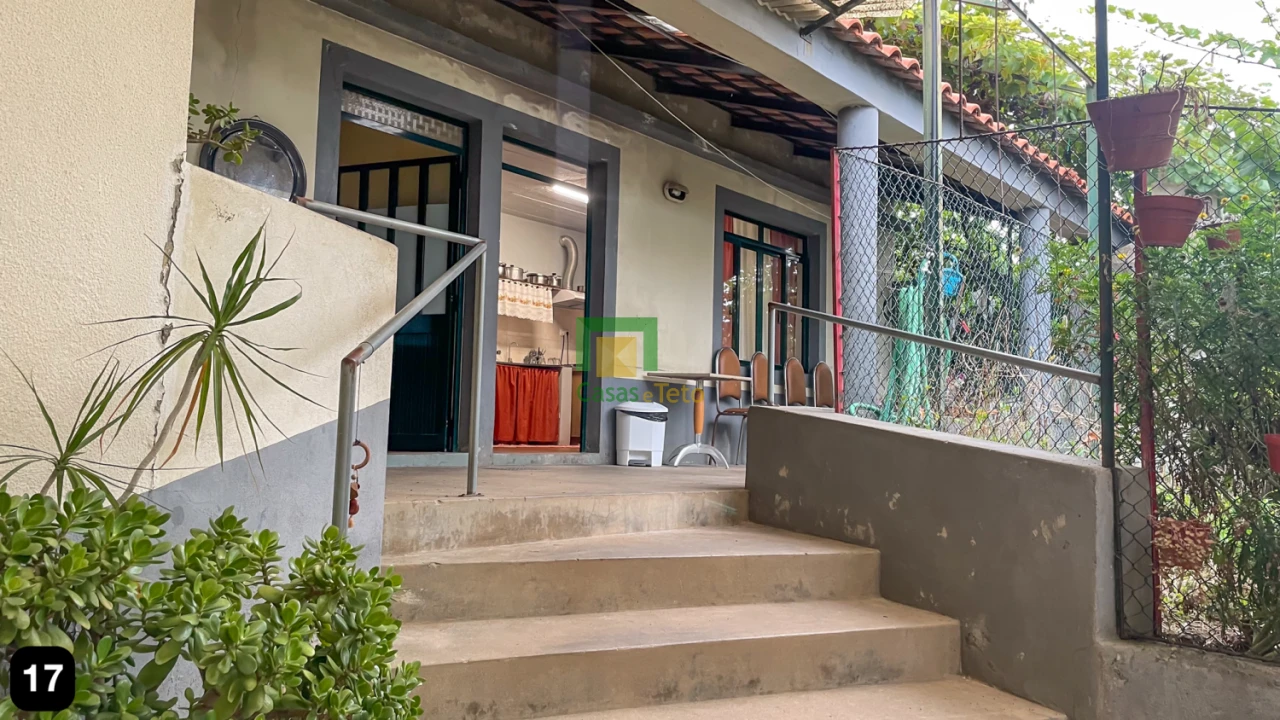 Moradia T4 para Venda em Estreito de Camara de Lobos Foto 37