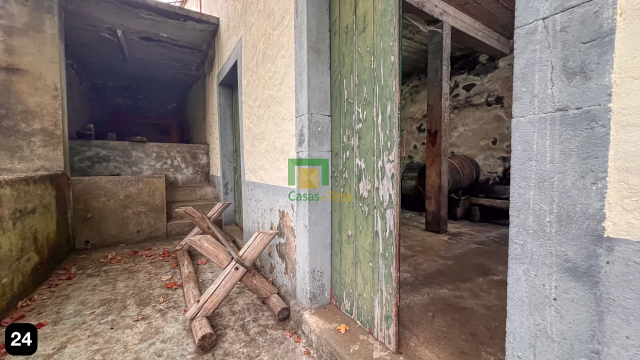 Moradia T4 para Venda em Estreito de Camara de Lobos Foto 25