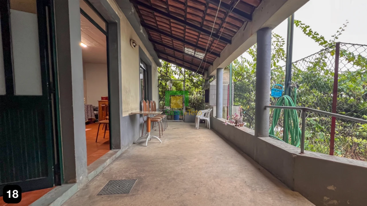 Moradia T4 para Venda em Estreito de Camara de Lobos Foto 31