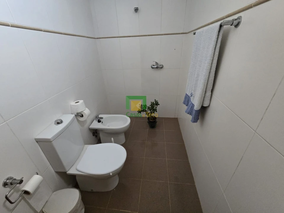 Moradia T4 para Venda em Estreito de Camara de Lobos Foto 8