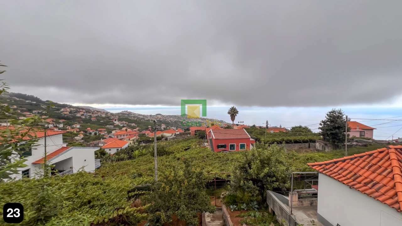 Moradia T4 para Venda em Estreito de Camara de Lobos Foto 26