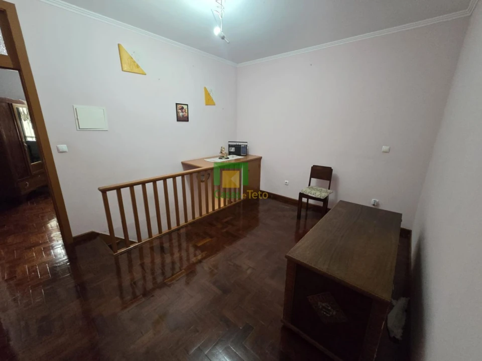 Moradia T4 para Venda em Estreito de Camara de Lobos Foto 10