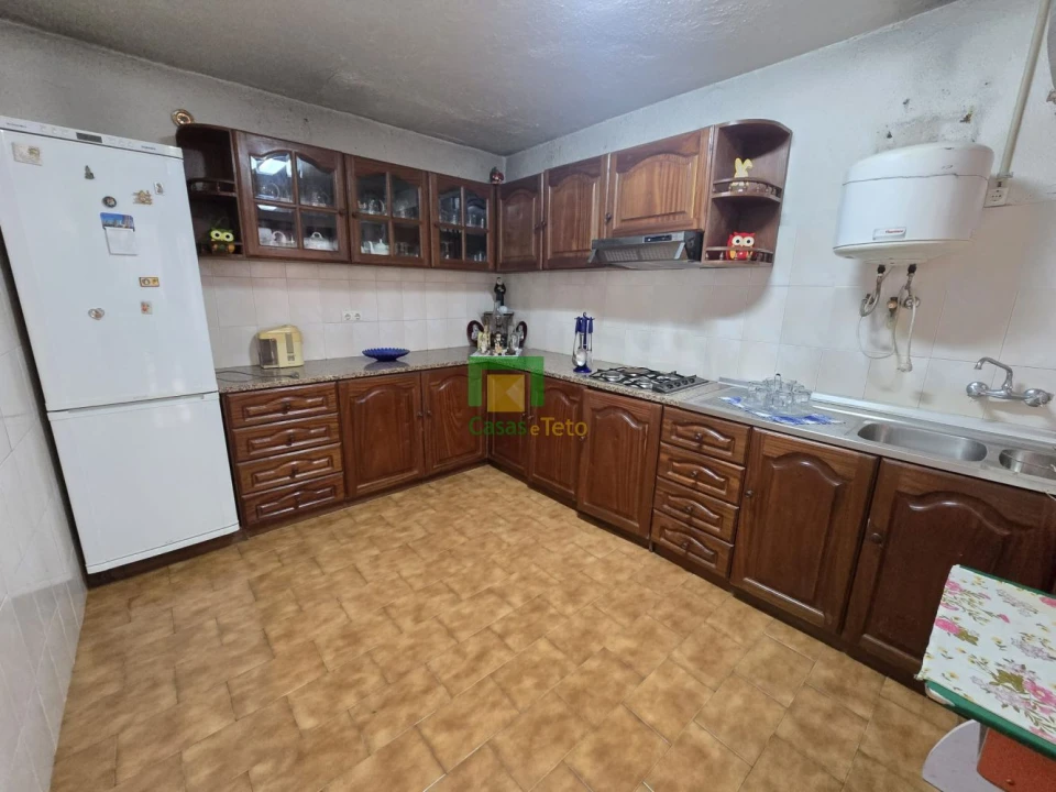 Moradia T4 para Venda em Estreito de Camara de Lobos Foto 11