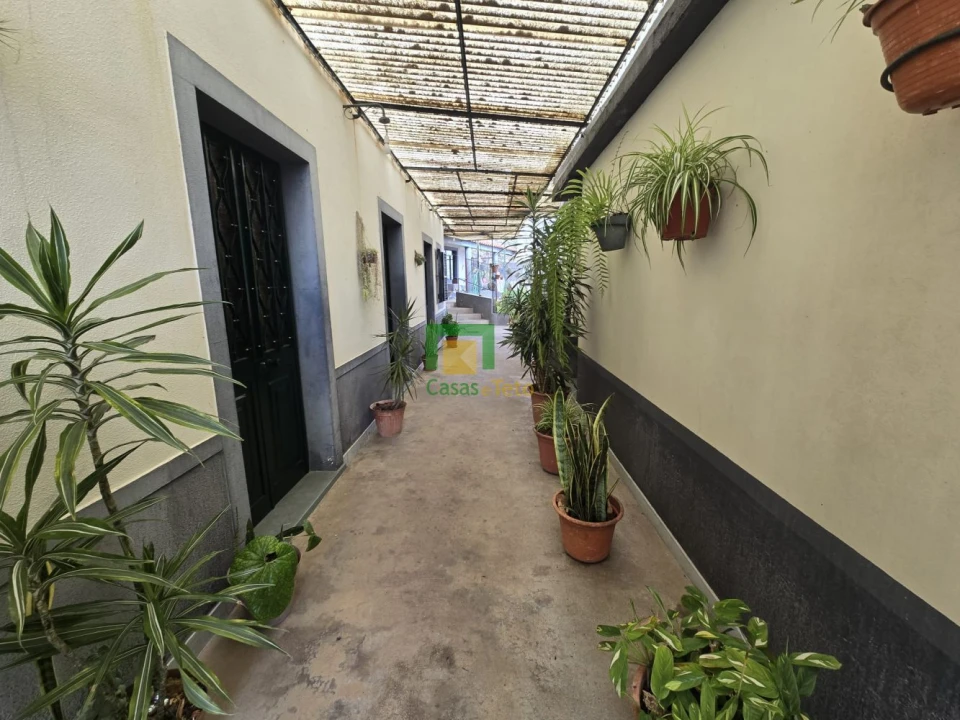 Moradia T4 para Venda em Estreito de Camara de Lobos Foto 7