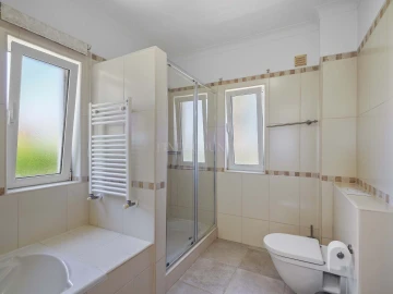 Moradia T3 para Venda em Estômbar e Parchal
