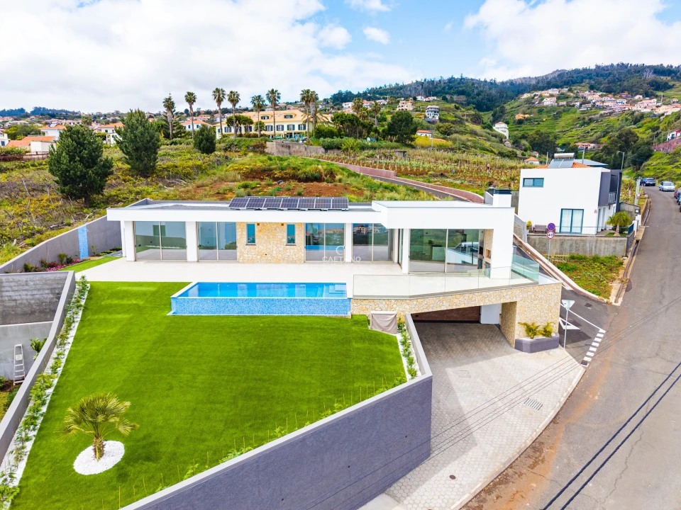 Moradia T3 para Venda em Estreito da Calheta Foto 3