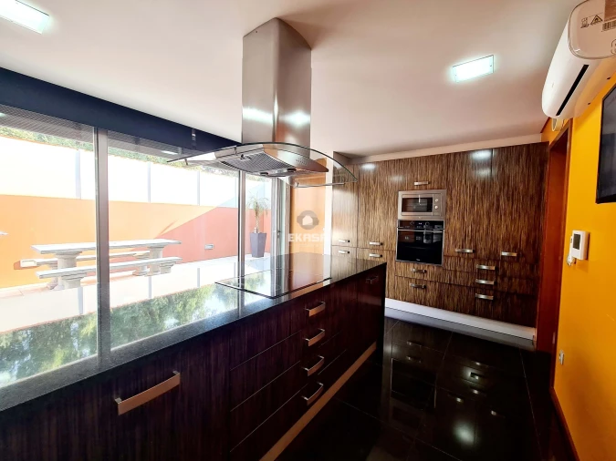 Moradia T4 para Venda em Lourosa Foto 13