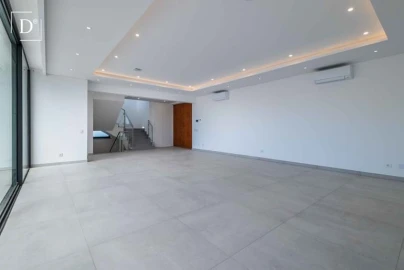 Moradia T4 para Venda em Albufeira e Olhos de Água